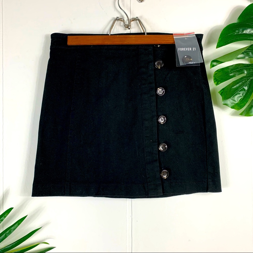 FOREVER 21 NWT Black Button Up Skirt Medium
